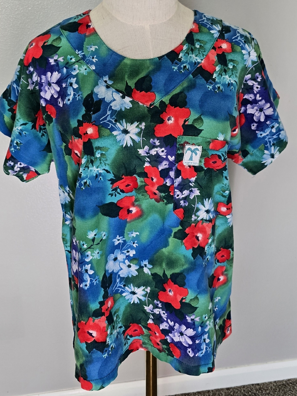 Floral V-Neck Medical Scrub Top with Pocket By Scrub Med